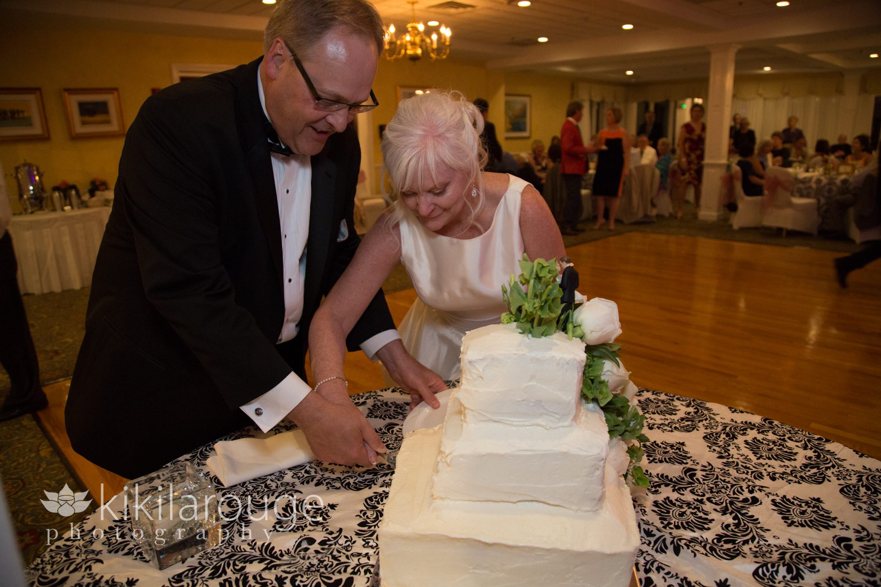 Cutting the cake at ceremony
