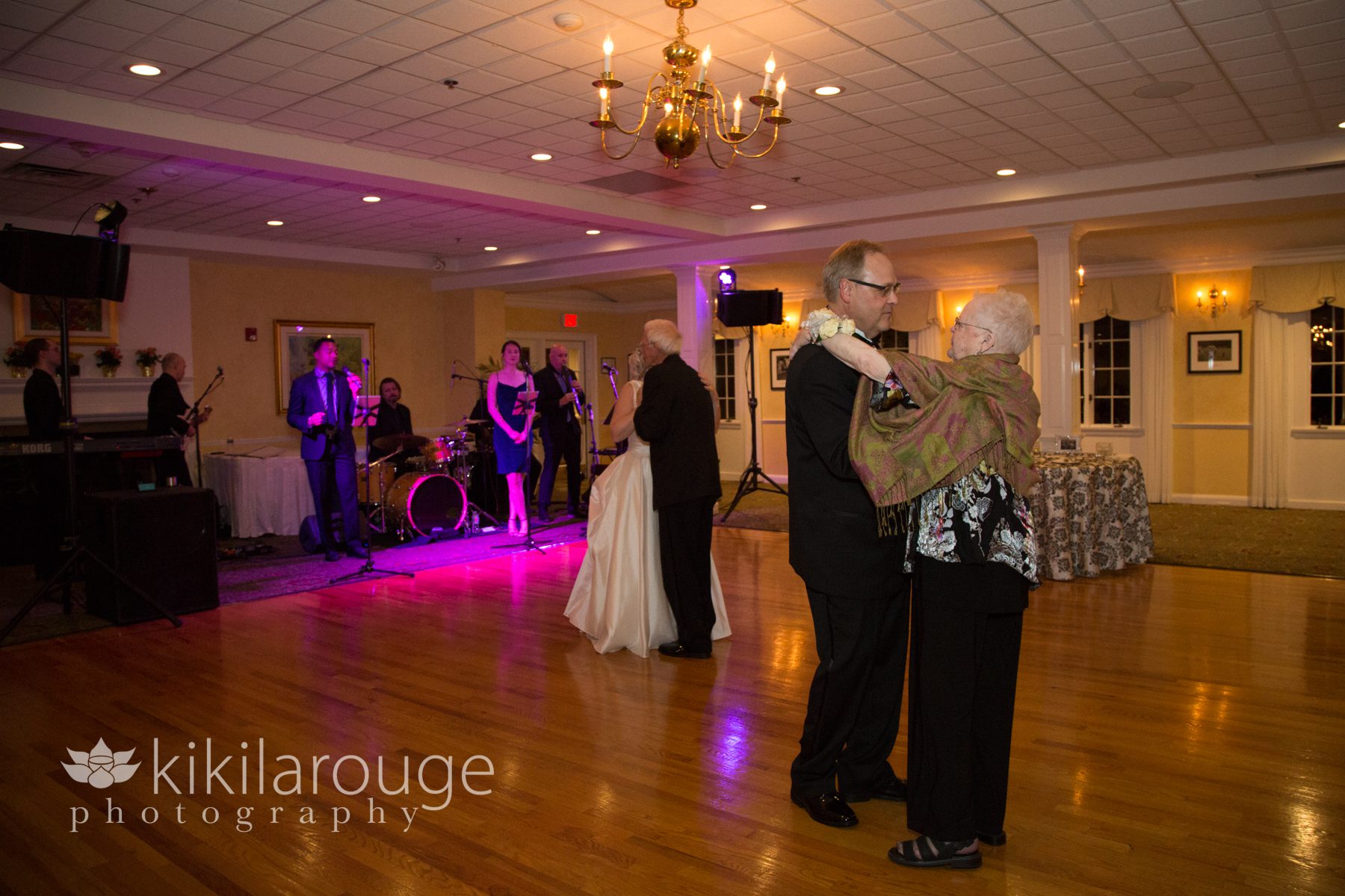 Father and daughter dance at wedding