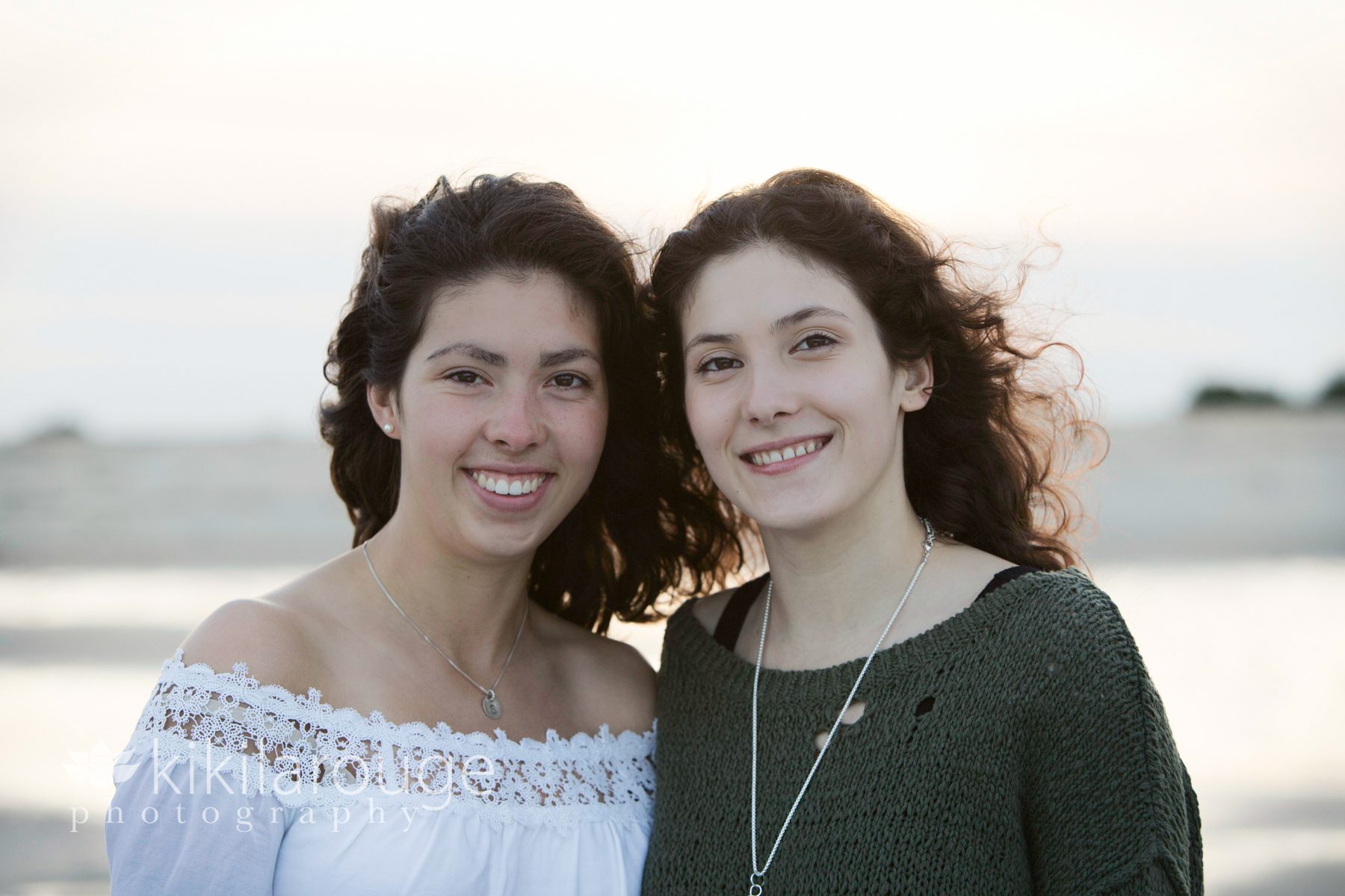 Twin sisters on Senior Portrait Photo shoot